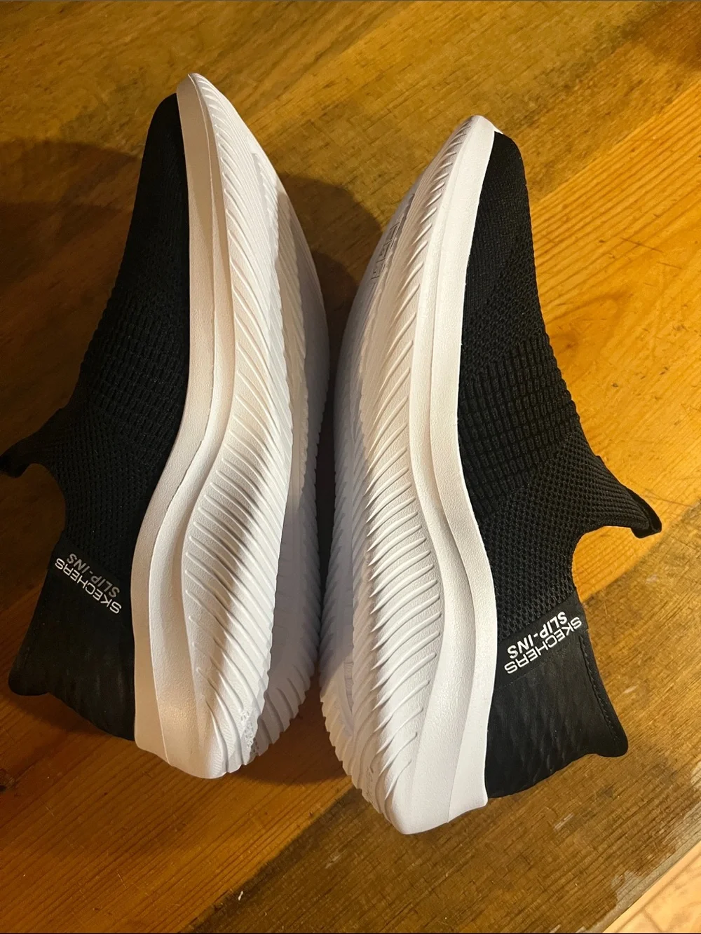Skechers WoMen's Black Slip-In Knit Casual Shoes sz 5.5